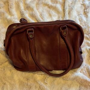 VINTAGE COACH! Classic Women's Leather Handbag in Deep Burgundy